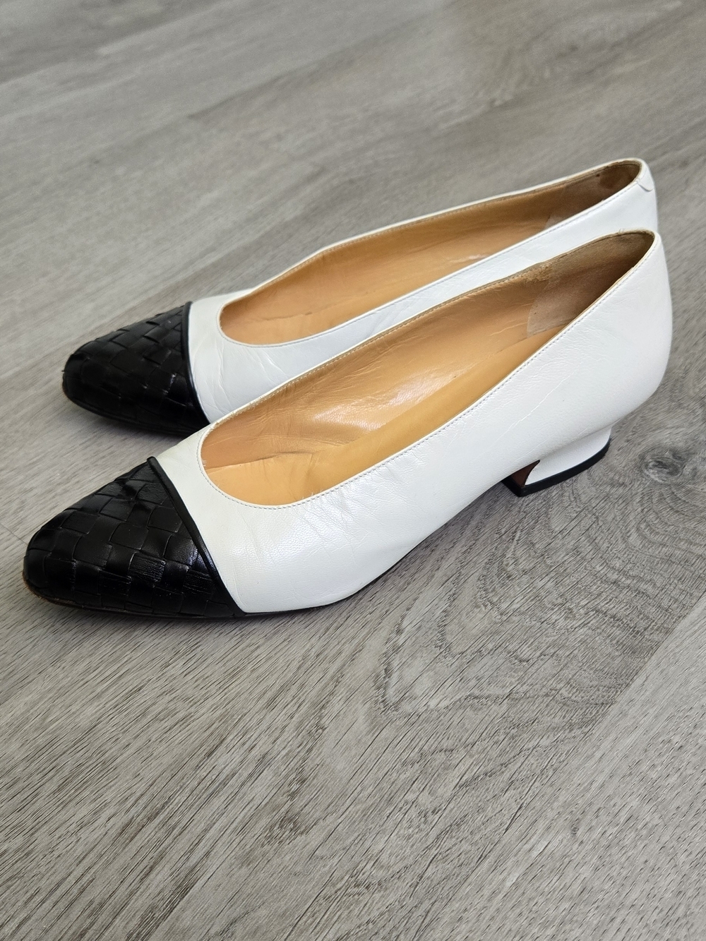 Bottega Veneta Two-Tone White Leather Heels with Black Woven Toe Size 7½ - Picture 6 of 17